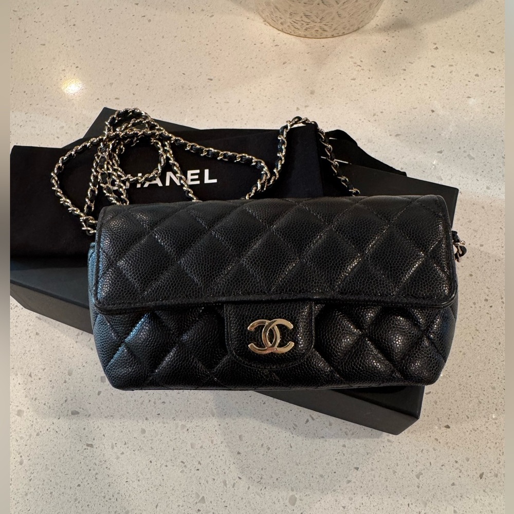 CHANEL classic black caviar and gold hardware sunglasses case crossbody bag - Picture 2 of 13